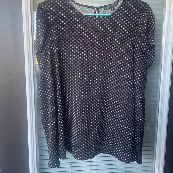 Adrianna Papell Slight Puff Sleeve Black Top with Pink & White Diamond design-M - Picture 3 of 9